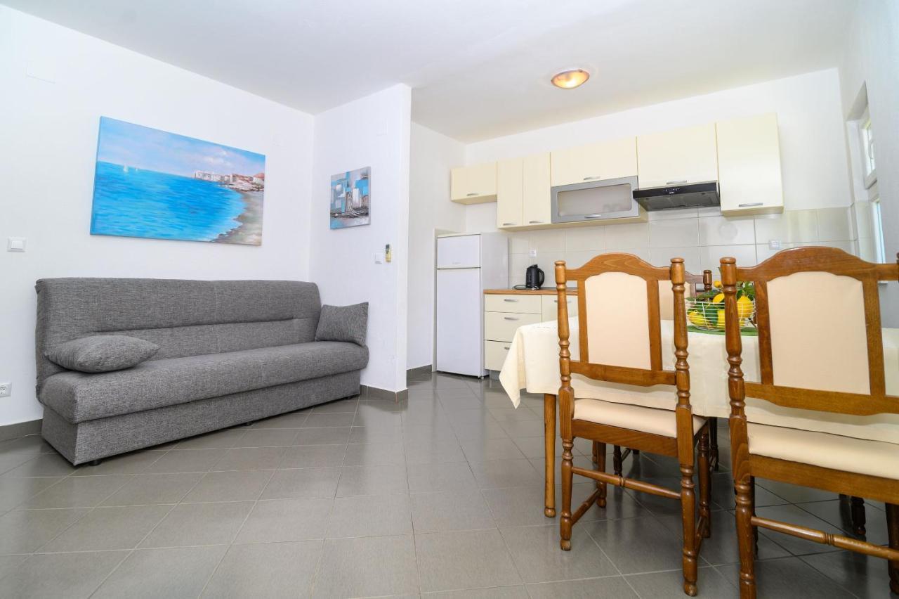 Apartment Vice *